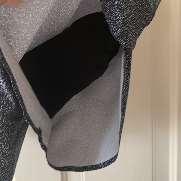 Athleta Printed Run With It 3” Running Shorts XS - Picture 4 of 4